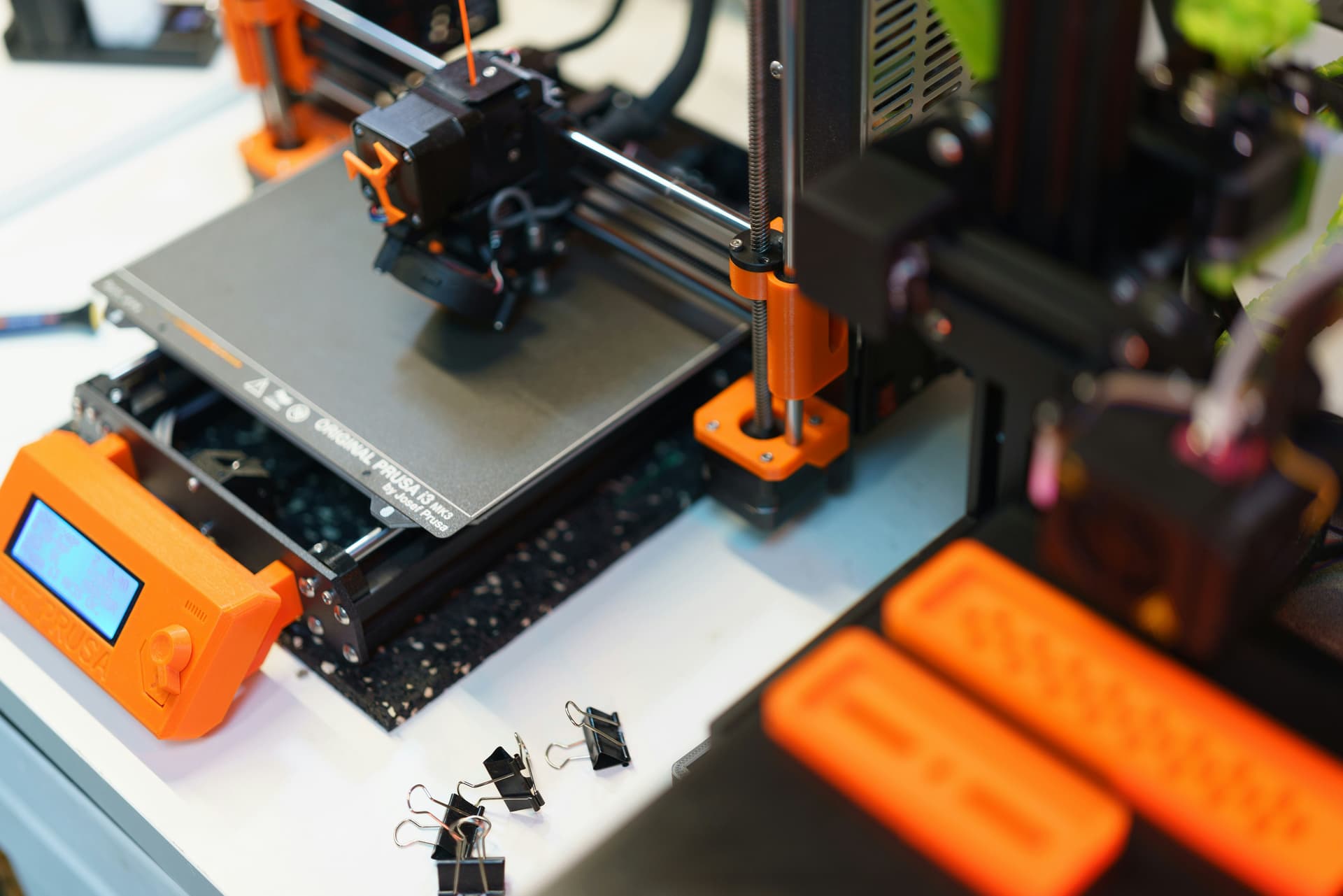 Original Prusa i3 MK3 3D-Drucker in einem Werkstatt-Setup (Symbolbild)